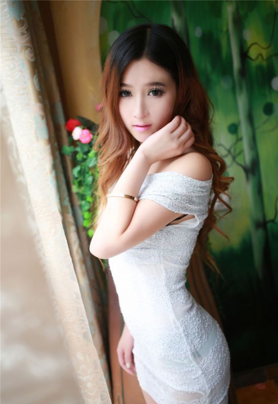 气质美女秀性感美臀长腿诱惑