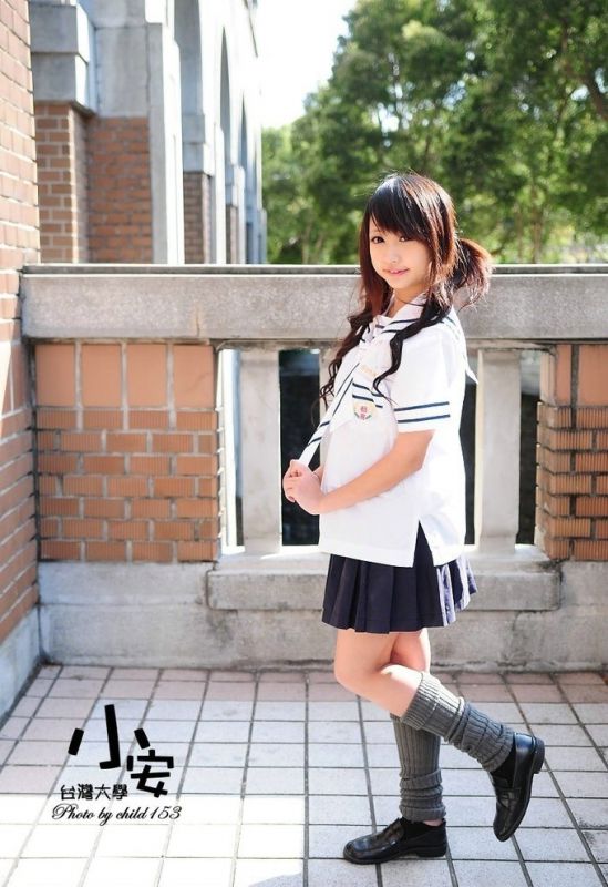 台湾萌妹子校园写真拍摄