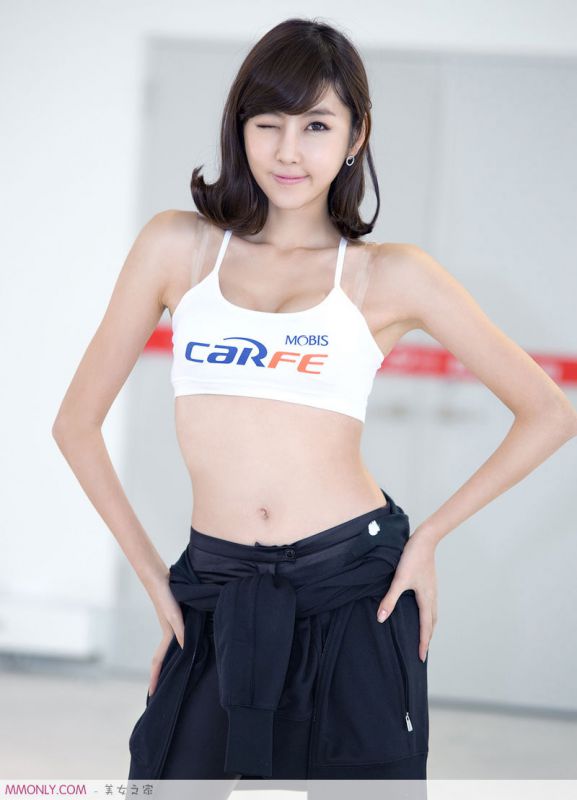 韩国模特崔星儿格子短裙可爱写真