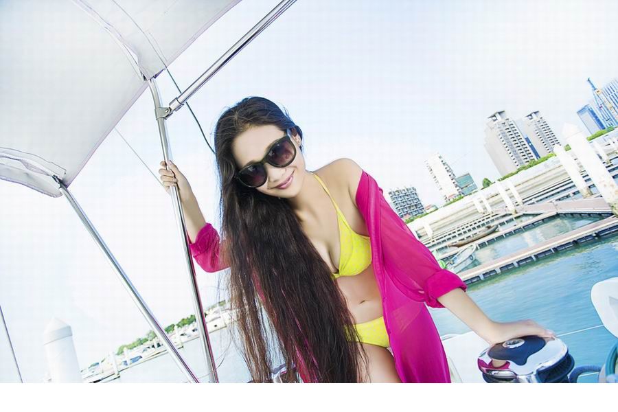 氧气美女户外性感迷人写真