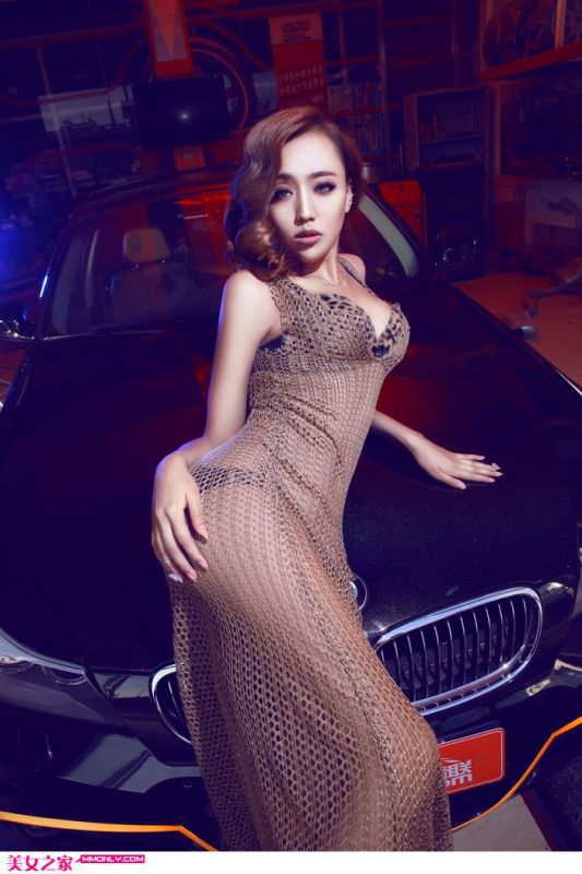 豹纹内衣车模性感私房照