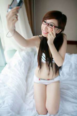 清纯美女性感自拍私房照