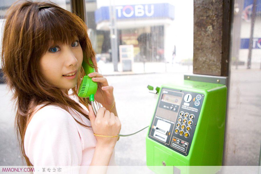 偶遇街拍清纯美女黑丝性感写真