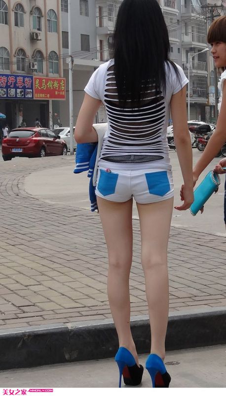 街拍妩媚小美女诱人高清写真