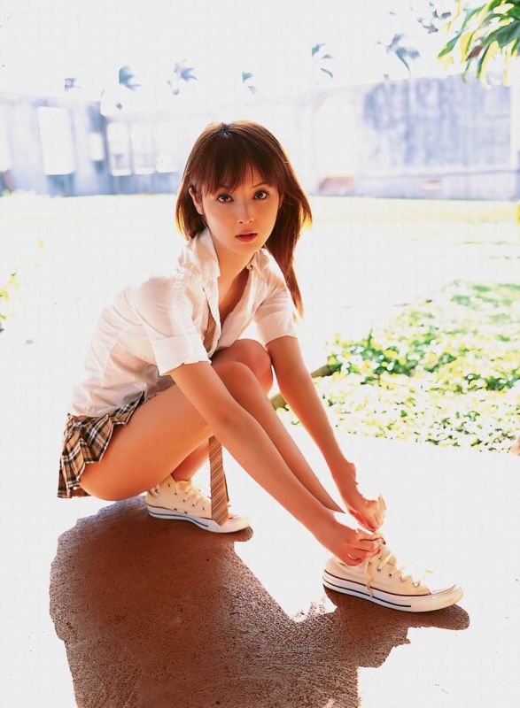 日本小美女佐佐木希户外性感写真