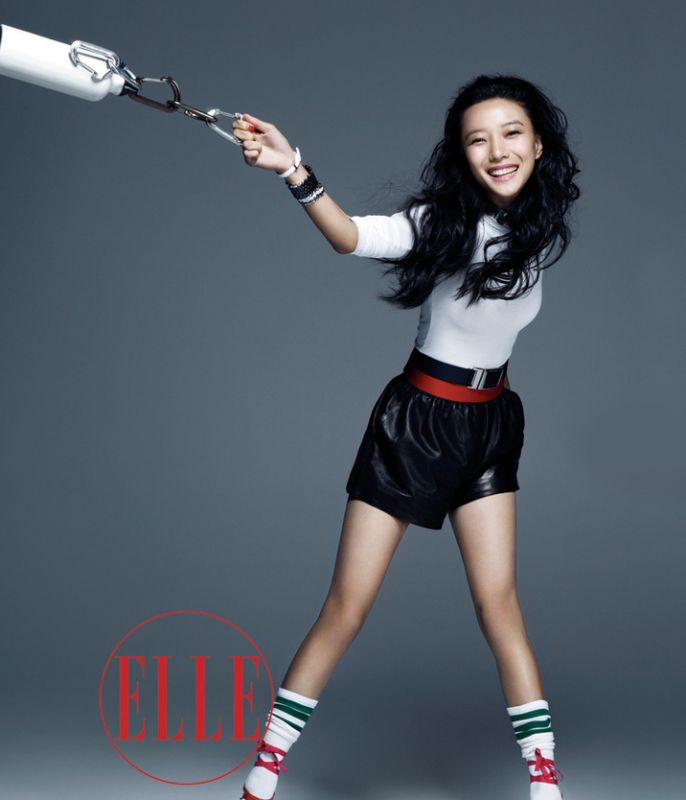 王珞丹登《ELLE》杂志封面写真