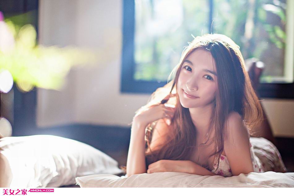 居家小美女甜美可爱写真