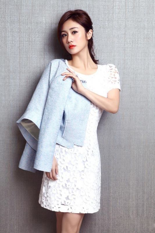 甜美女孩刘云知性感美腿高清杂志大片曝光