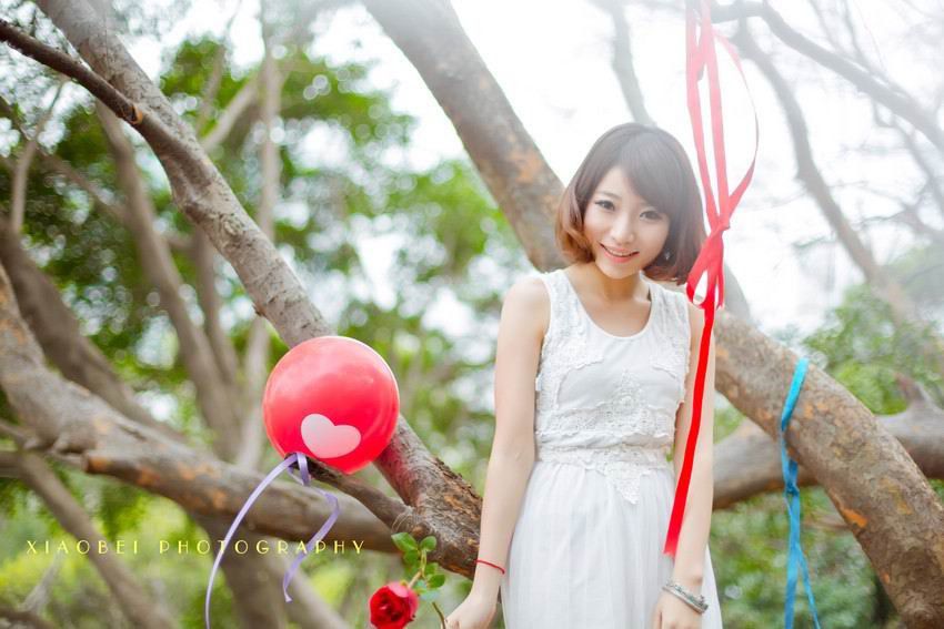 薄纱裙小美女唯美户外迷人写真