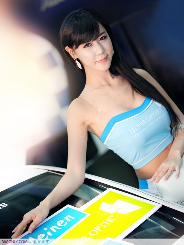 韩国可爱美眉金敏率车展写真