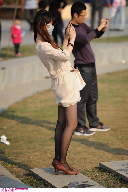 街拍丝袜美女清新美照