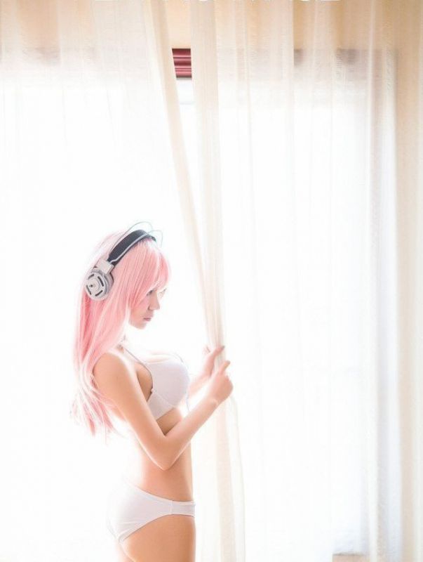 清纯迷人萌妹子cosplay粉红女郎