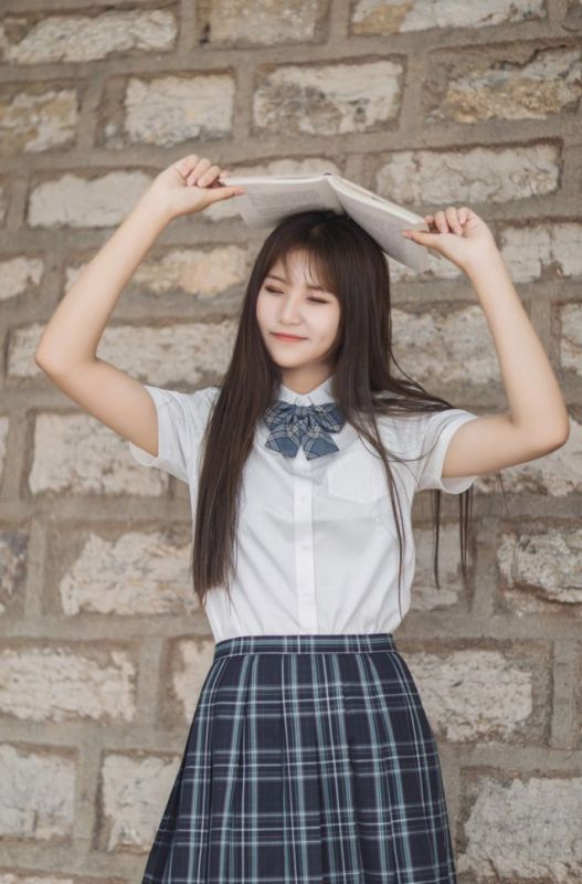 校园黑丝美女格子裙制服挑逗诱惑写真图片