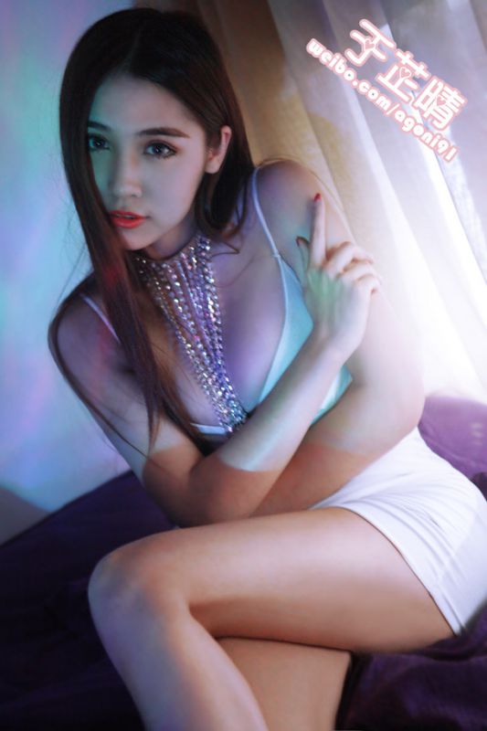 性感美女于芷晴高清迷人写真