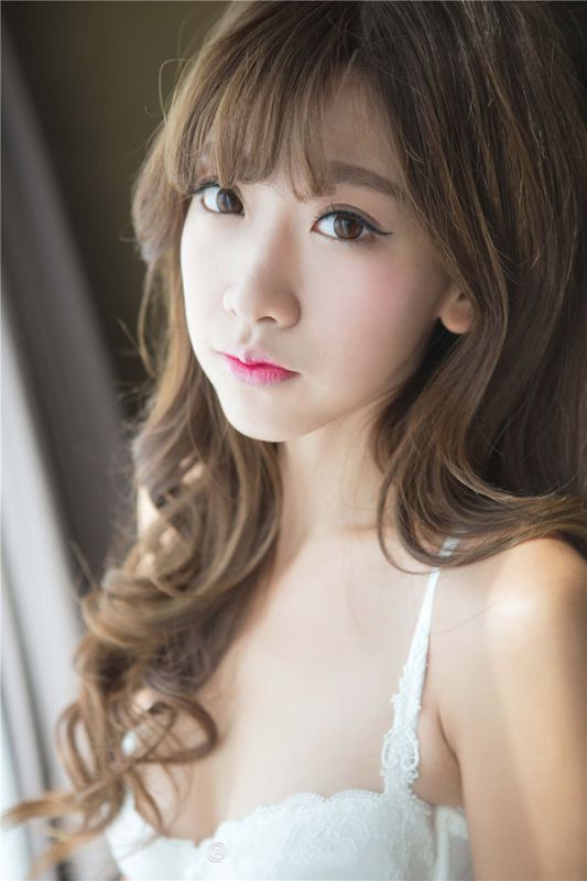 甜美少女蕾丝情趣内衣迷人大胸诱惑