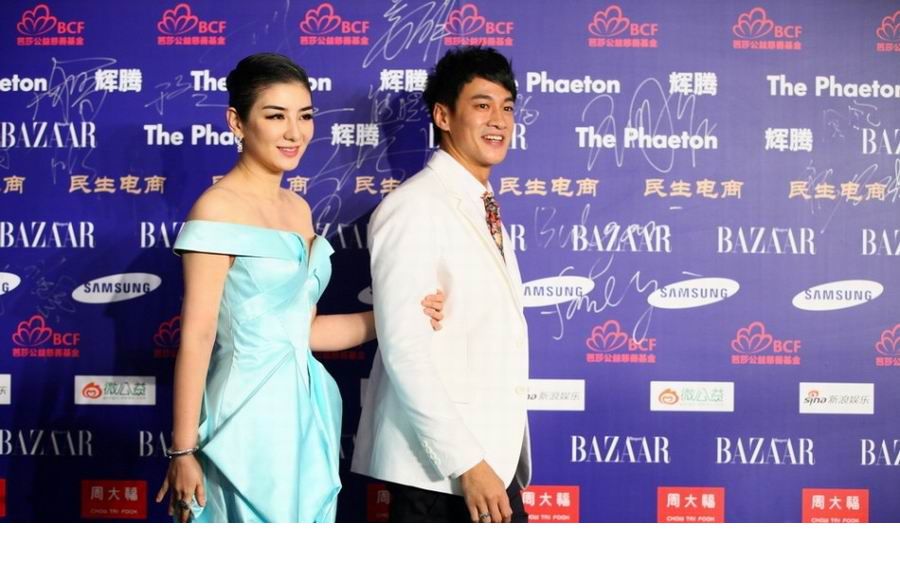 女星黄奕性感长裙高清活动照