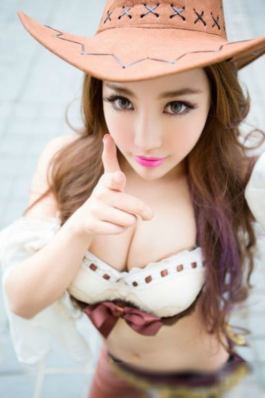 牛仔女郎性感大胸翘臀狂野写真