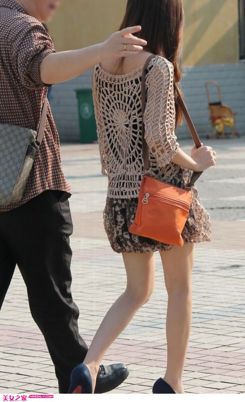 街拍短裙美女迷人写真