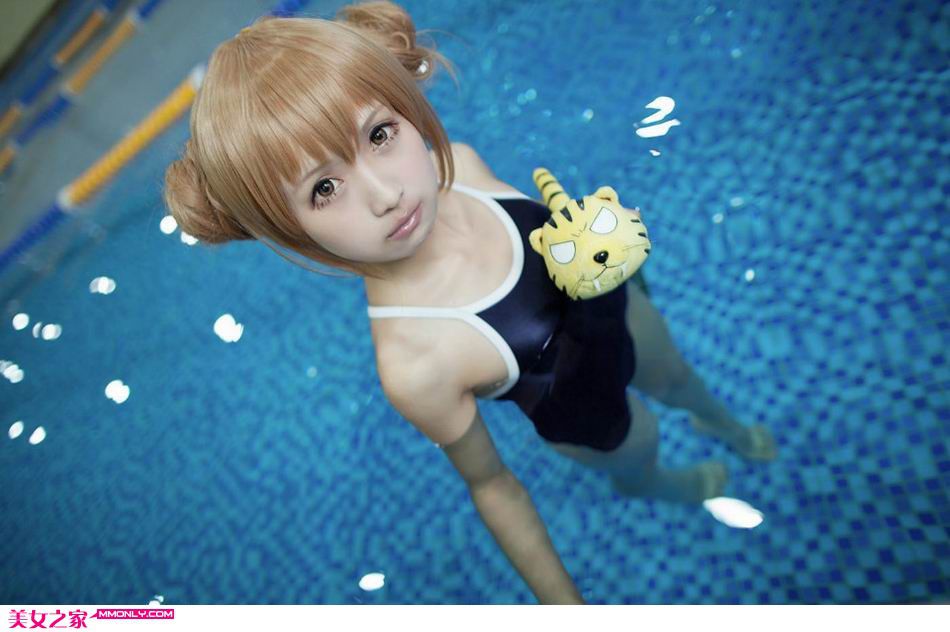 紧身泳装美女泳池高清写真