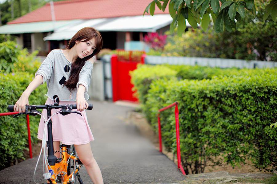 清纯可人美女户外高清写真
