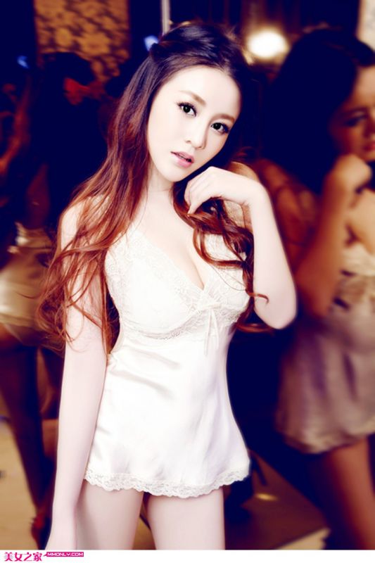 妩媚小美女代子佳性感私房照