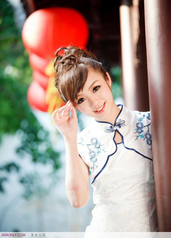 中国古典美女黄诗思户外唯美旗袍写真