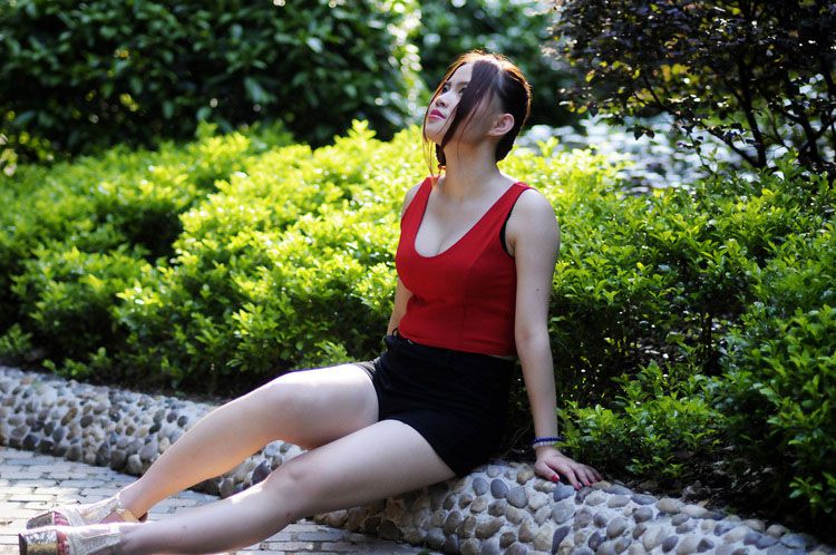 妖娆酷女郎美臀大胸诱惑