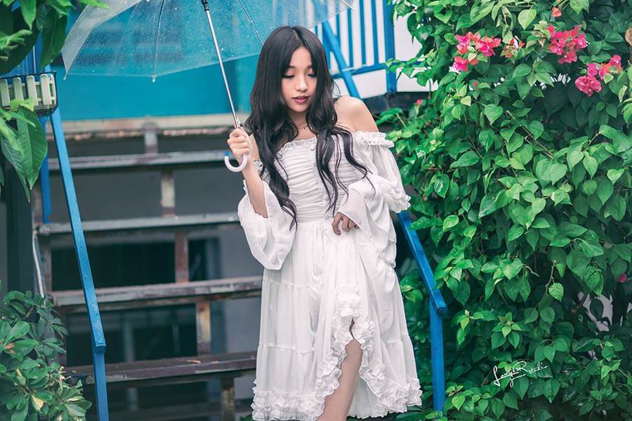 小清新校花美女户外迷人写真