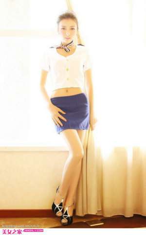 美女模特高兮妍上演空姐制服诱惑高清写真