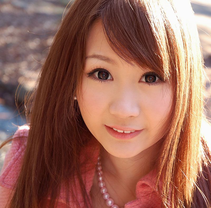 黑丝萌妹子闺房迷人写真