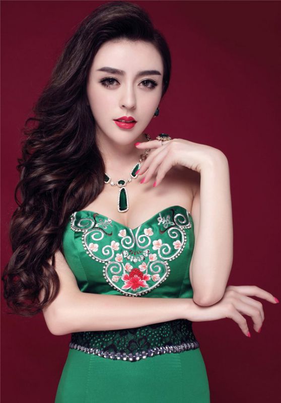 妖娆美少女美臀爆乳迷人写真