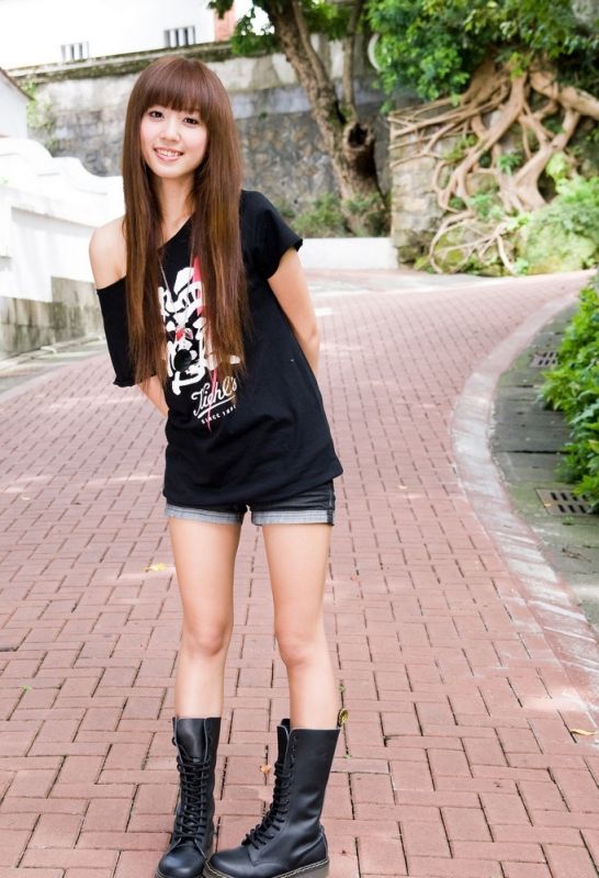台湾萌妹子户外写真拍摄