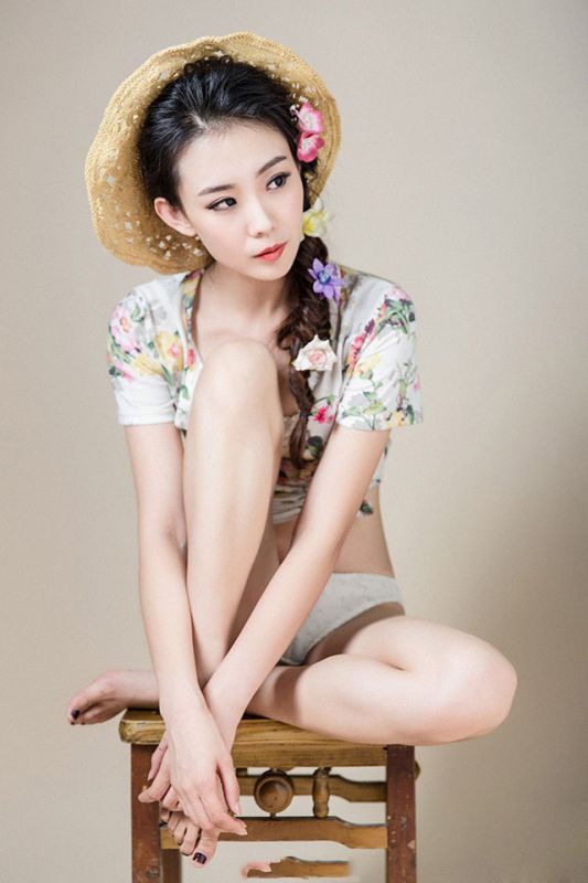 可爱少女小清新大秀迷人爆乳