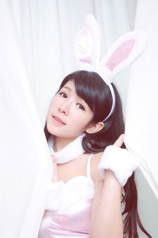 爆乳萌妹子私房演绎兔女郎写真
