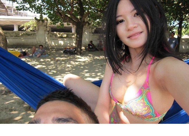 美女陈维芊沙滩比基尼写真