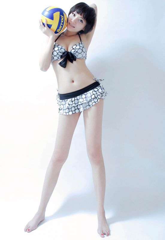 萌妹子韩媛媛紧身裙秀大胸美臀写真