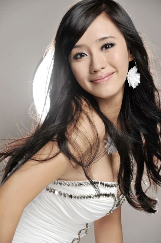 美女明星王智白色性感写真