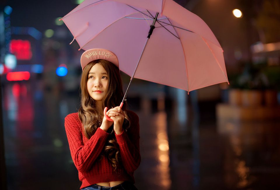 清纯萌妹子夜拍似精灵