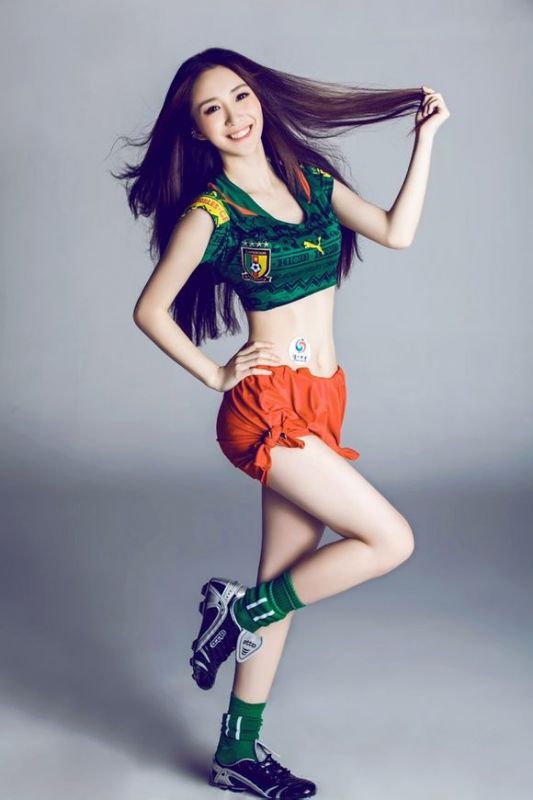 东华大学校花孟娇霞演绎性感写真
