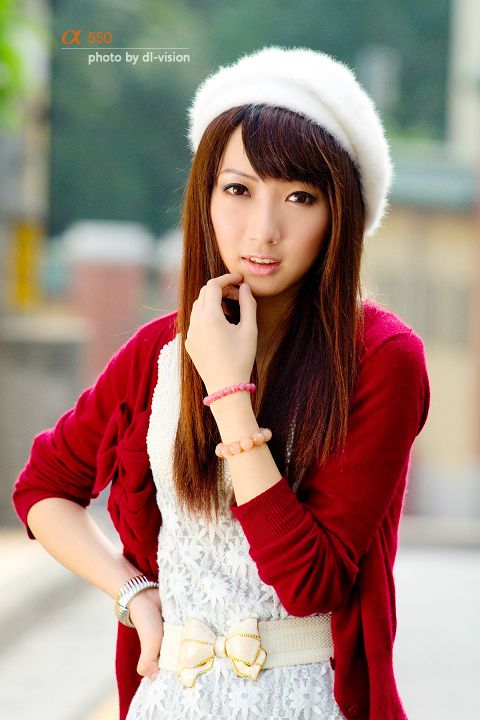 美丽萌妹子街头写真拍摄