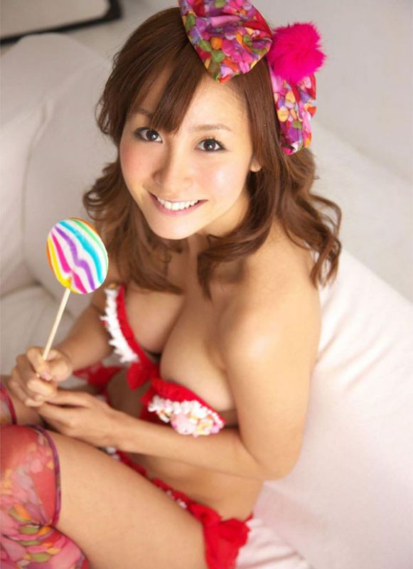 日本丰乳美臀少妇糖果情趣内衣秀