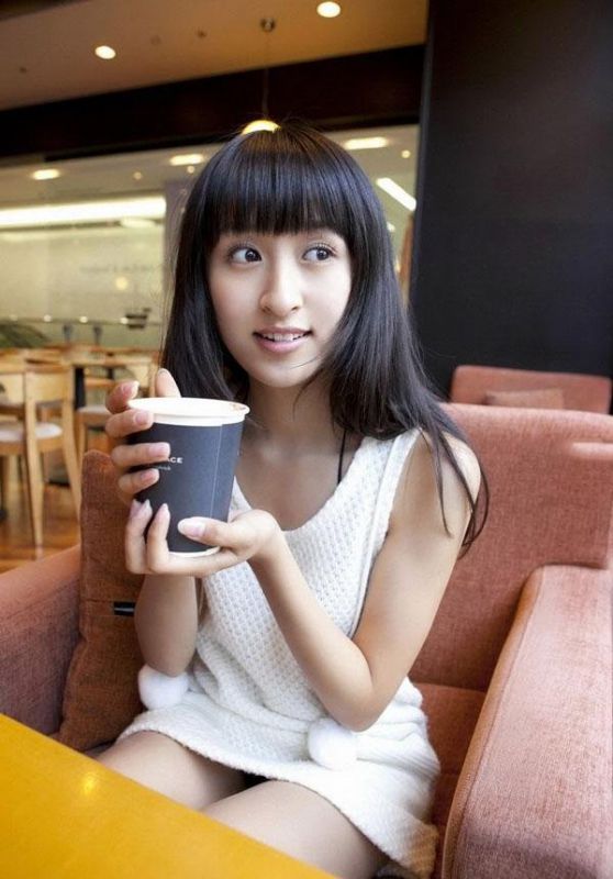 甜美萌妹子户外高清写真