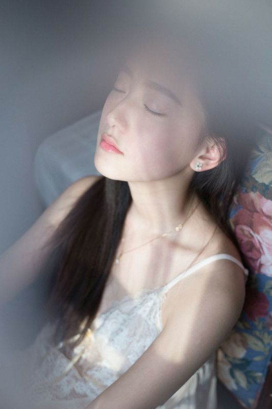 清纯美女朦胧的私房大胸诱惑