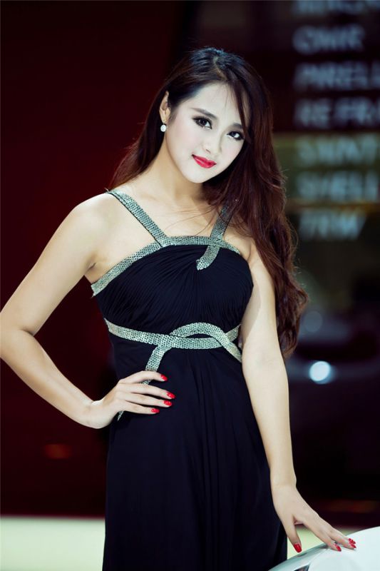 长腿美女车模车展爆乳诱惑美照