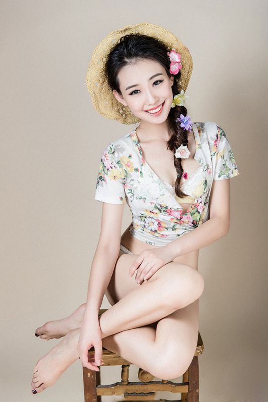可爱少女小清新大秀迷人爆乳