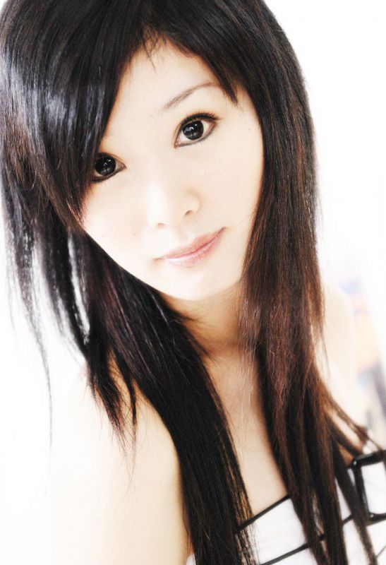 裹胸短裙萌妹子室内写真