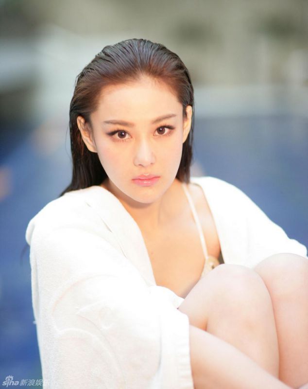 爆乳萌妹子张馨予湿身比基尼诱惑写真