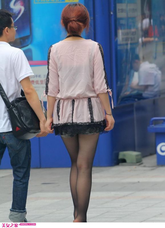 牛仔热裤黑丝MM妩媚诱人