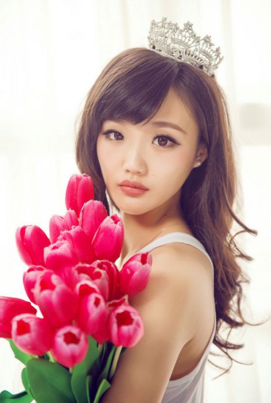 美女杨涵予美臀美腿演绎清纯诱惑