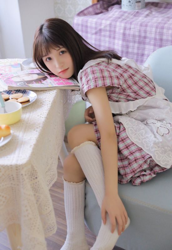 白丝童颜萝莉女仆装贤惠可爱诱人写真